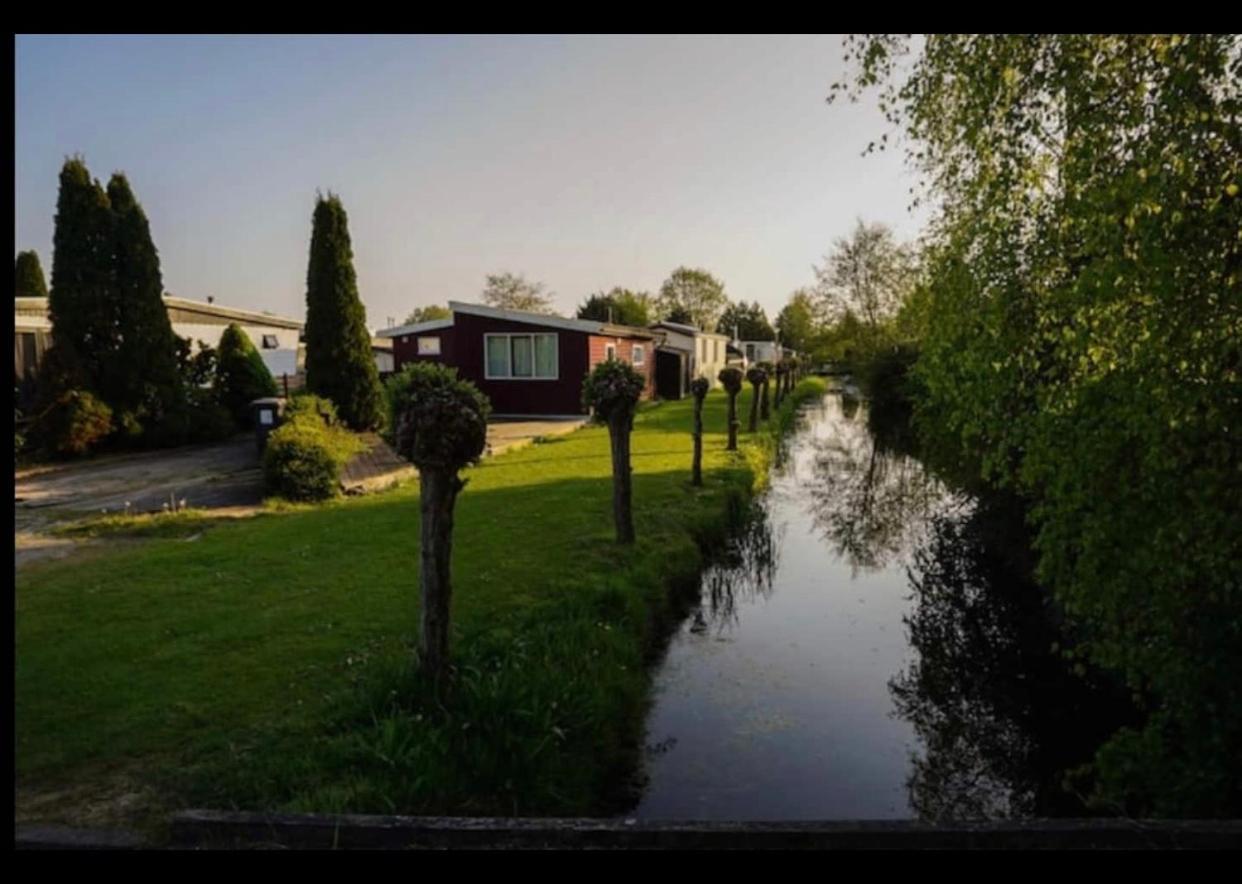 Cozy Chalet In Opmeer Near Amsterdam And Beach 외부 사진